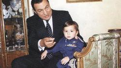 وفاء الكيلاني وخالد أبوبكر ينعيان مبارك: اذكروا محاسن موتاكم