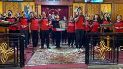 وصلة ترانيم قبطية بالمترو يتفاعل معها الركاب.. وقائد الفريق: لم نتوقع الصدى الواسع