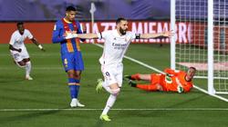 ريال مدريد يهزم برشلونة 2-1 في الكلاسيكو وينتزع الوصافة