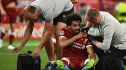 بالصور| «صلاح» يعود إلى ليفربول وذراعه الأيسر «معلقا»