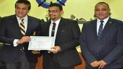 «إيهاب» يخترع طائرة لإخماد الحرائق: المطافى بـ«الروبوت»