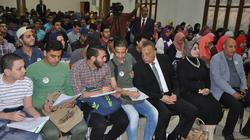 بالصور| محافظ الجيزة يشارك طلاب الثانوية في محاضرة لغة إنجليزية