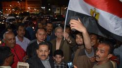 محافظ الإسماعيلية يشارك المواطنين الاحتفال بفوز السيسي لولاية ثانية