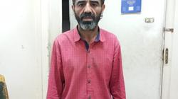 "البيت مفيهوش أكل".. نقاش يجوب شوارع القاهرة بلافتة "عايز أشتغل"