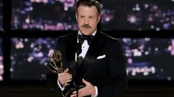 Ted Lasso يحصد 4 جوائز و«ديلاني» تفوز بأفضل إخراج كوميدي في إيمي