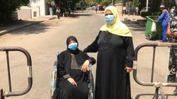 "مديحة" 69 عاما تشارك في الانتخابات على "كرسي بعجل": صوتنا أمانة