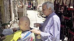 حلاق "دقة قديمة": زبايني كبار لا بيعرفوا سيشوار ولا ماسكات