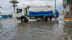 "مياه مطروح": 16 سيارة "شفط" لإزالة تجمعات الأمطار بالمدينة