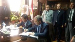 الكهرباء توقع عقد توريد المواسير والبلوف لمحطتي "غرب القاهرة وأسيوط"