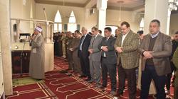 محافظ أسيوط يؤدي صلاة الغائب على أرواح الشهداء بمسجد قوات الأمن