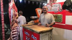 "أمجد" جزار يبحث عن حيل لجذب الزبائن: مكان معقم وأضحية شرك