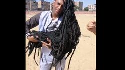 قاهري لم يذهب للحلاق من 17 سنة: شعره متر ونص وبياخد مكانين بالمواصلات