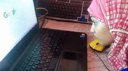 "رحمة" تكتب بذقنها وأنفها على "الكيبورد": "ربنا عوّضنى"
