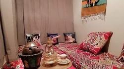 للقضاء على ملل الحظر بسبب كورونا .. "ياسمين" تحول بلكونتها لـ"كافيه"