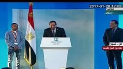 عاجل| السيسي مازحا مع شاب اشتكى من محافظ أسوان: "إنت لسا مصمم يا علاء؟"