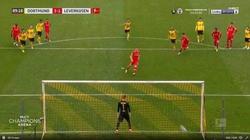 موقف إنساني من حارس بروسيا دورتموند تجاه لاعب الخصم: سابه يسجل (فيديو)