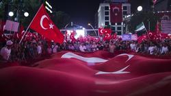 الأتراك يواصلون التظاهر للتنديد بمحاولة الانقلاب