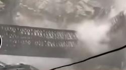 مصرع 9 أشخاص في انهيار جسر بمنطقة كينور الهندية «فيديو»