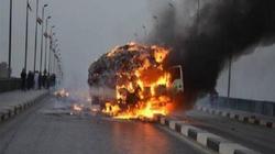 اشتعال سيارة نقل إثر انقلابها أعلى كوبري الارتداد في الشيخ زايد