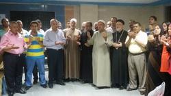 قساوسة ومشايخ يصلون للأطفال المرضى في مستشفي بالمنيا: "معا لتنمية مصر"