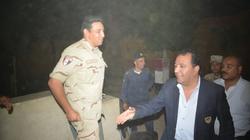 رغم العواصف والرياح محافظ الأقصر يواصل جولاته على اللجان الانتخابية
