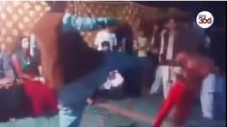 فيديو.. راقصة تتعرض لـ"ركلة" مؤلمة خلال عرس