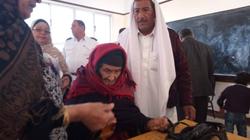 "فُجرة" ثاني معمرة بعد الإدلاء بصوتها السلوم: ألبي نداء الوطن