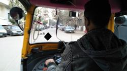 سائق "توك توك" يعتدي على طالبة أثناء سيرها في الشارع بالمنيا