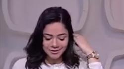 مذيعة بالتليفزيون المصري تنسى إنها على الهواء: "إيه الغم اللي إحنا فيه ده"