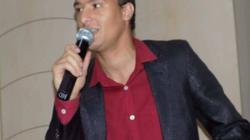 بـ"شعر ورسم وتنورة".. مهندس كمبيوتر يدعم الشباب: "شغلهم أبهرني"