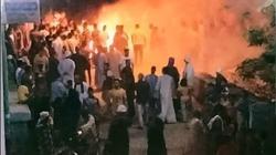 أهالي يقطعون الطريق بعد حادث بملوي للمطالبة بـ«مطب صناعي»