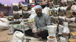 «فرغلى» يجوب الموالد بـ«طبول» من جلد الماعز: «زور وفرّح عيالك»
