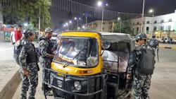 كشف ملابسات تداول مقطع فيديو لتعاطي شخصين مواد مخدرة داخل «توك توك»