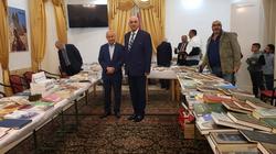 "هي في خاطري".. "مقلد" يقيم معرضا لمكتبته بفيينا ويخصص دخله للخير بمصر