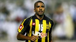 فيديو| اللاعب البرازيلي سيرجيو ريكاردو يعتنق الإسلام ويصلي الفجر بمكة