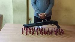 ضبط عامل بحيازته بندقية خرطوش و48 طلقة نارية في منشأة ناصر