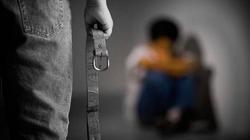 شاب يعتدى على والده والشرطة ترفض معاقبته: حبسني 4 أشهر دون طعام فضربته