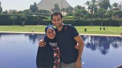 أم تدفع ابنها لقمة التصنيف العالمي للإسكواش