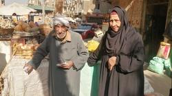 «محمد» و«حميدة» زوجان مسنان يعملان في بيع الخضار: بنشتغل علشان نعيش