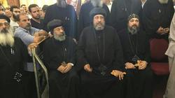 3 أساقفة يترأسون صلاة جنازة والدة كاهنين بالكنيسة