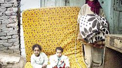 الحى «نيّمهم على الرصيف».. والأم: «نروح فين؟»