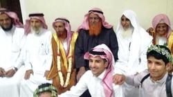 رجل ثمانيني يتزوج من إمرأة أصغر منه بنصف قرن