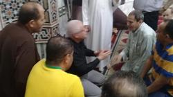 بالصور| رئيس حي البساتين يتواصل مع المواطنين عقب كل صلاة جمعة