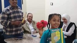 «صابر» ينشر القراءة بين الأطفال بقصص «الورقة الواحدة»