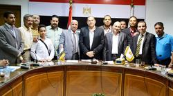 محافظ سوهاج يبحث مشكلات شباب قرية طما