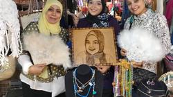 مريم ومنال.. شقيقتان موهوبتان في رسم البورتريه والهاند ميد