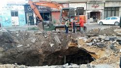 بالصور| ترميم هبوط أرضي بحي غرب المنصورة