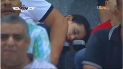 بالفيديو| «زملكاوي بيكلم نفسه ومشجع نام حزنا» بسبب التعادل مع القادسية الكويتي