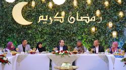 الرئيس يتناول الإفطار مع بعض المواطنين من 7 محافظات في مقر إقامته