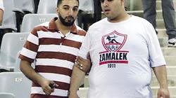 «كفيف» يتابع المباراة.. وطالب يذاكر فى المدرجات